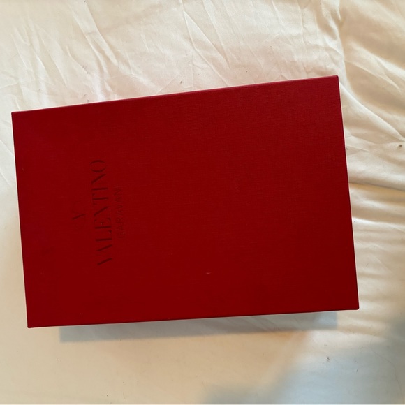 VALENTINO GARAVANI SNEAKERS - Picture 2 of 9